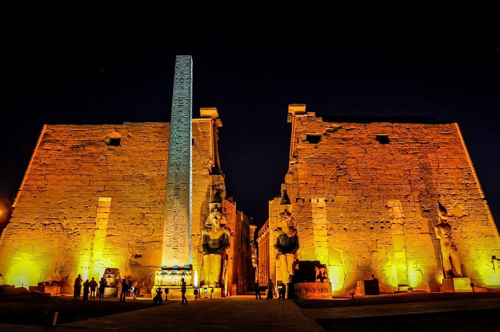 LUZ Y SONIDO EN EL TEMPLO DE KARNAK